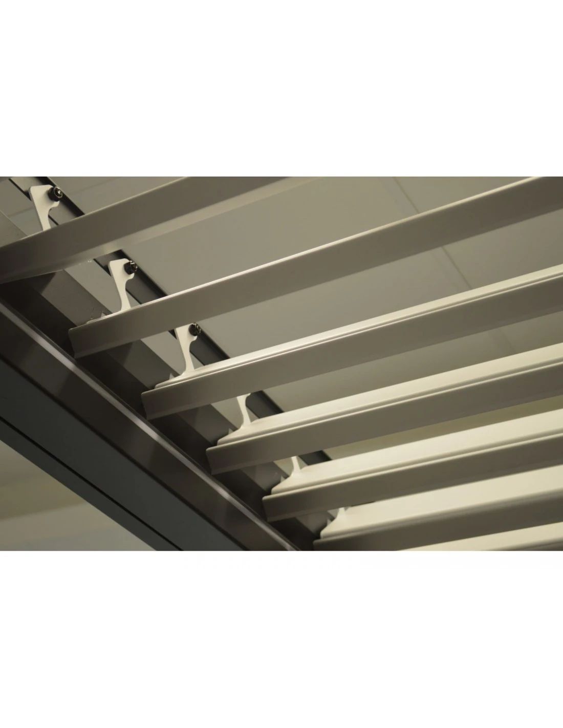 Tonnelle Bioclimatique Zéphir 3x4 M En Aluminium Avec Lames Motorisées - Gris 11 Tonnelle Bioclimatique Zéphir 3x4 M En Aluminium Avec Lames Motorisées - Gris – Image 9