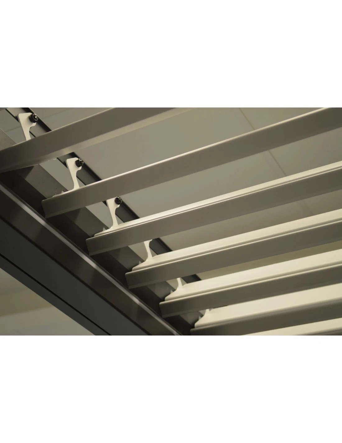 Tonnelle Zéphir Bioclim 6x4 M En Aluminium Avec Lames Orientables 10 Tonnelle Zéphir Bioclim 6x4 M En Aluminium Avec Lames Orientables – Image 8